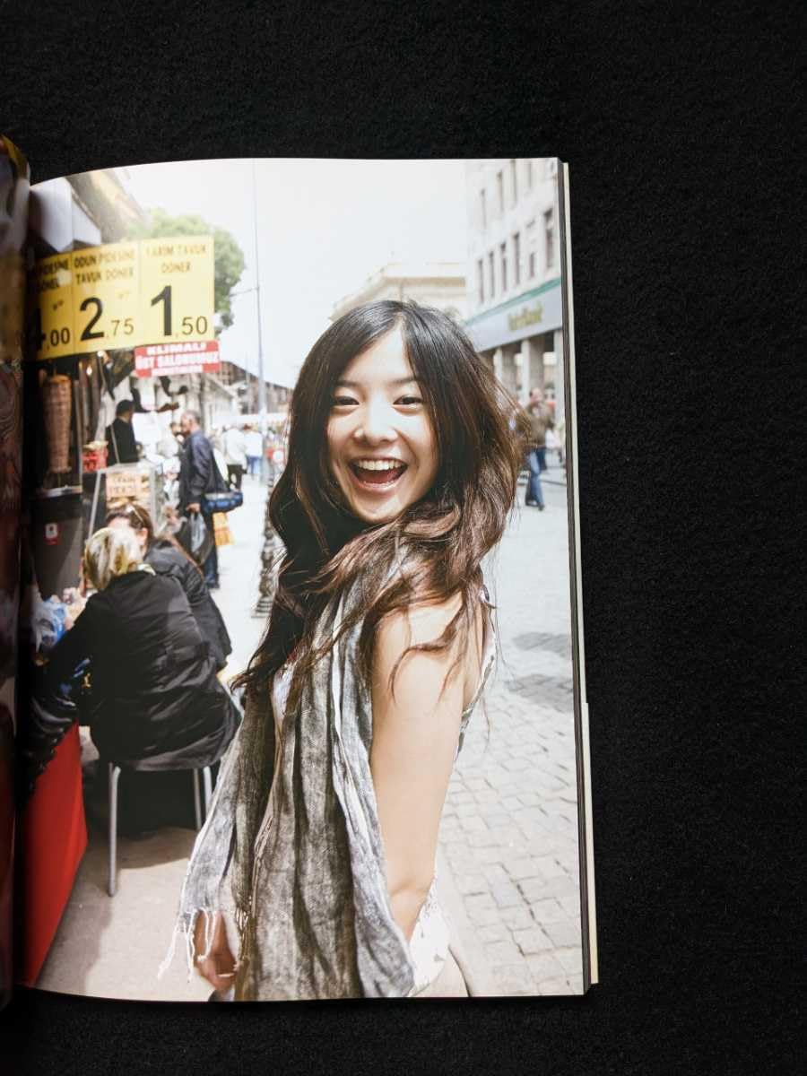 Amazon.co.jp: 吉高由里子 ファースト写真集 美しい肌 帯付き